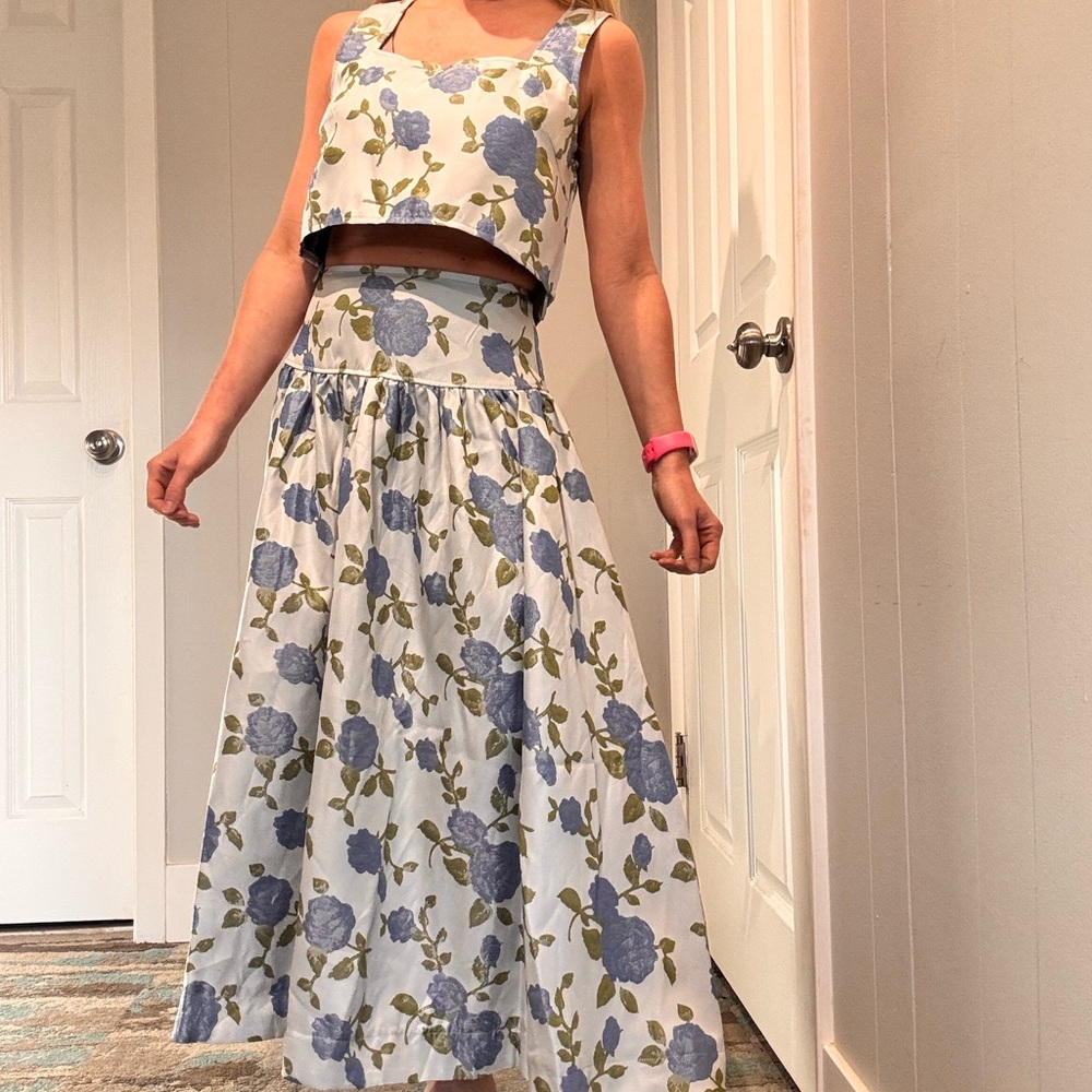 Chic Floral Blue and White Skirt Set